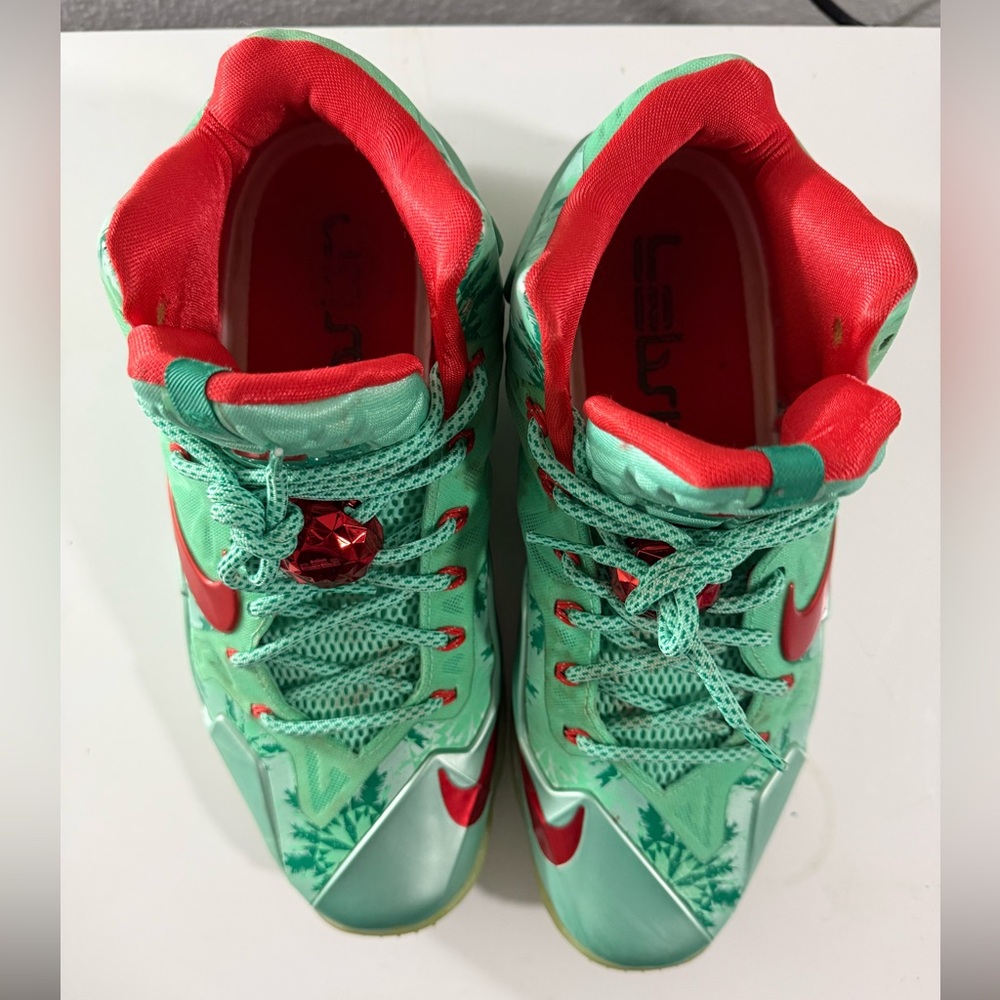Nike lebron 11 Christmas Men's Sneakers in Green with Red Accents - Picture 7 of 8